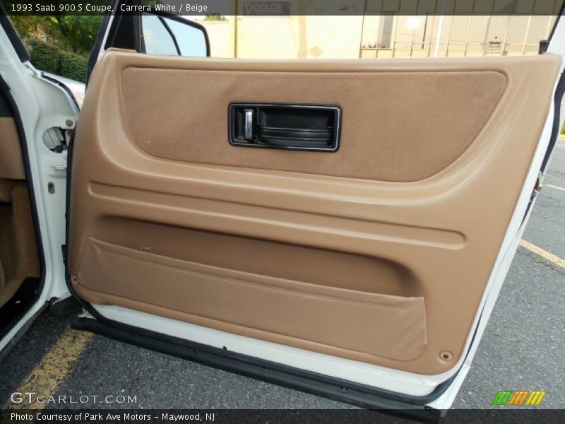 Carrera White / Beige 1993 Saab 900 S Coupe