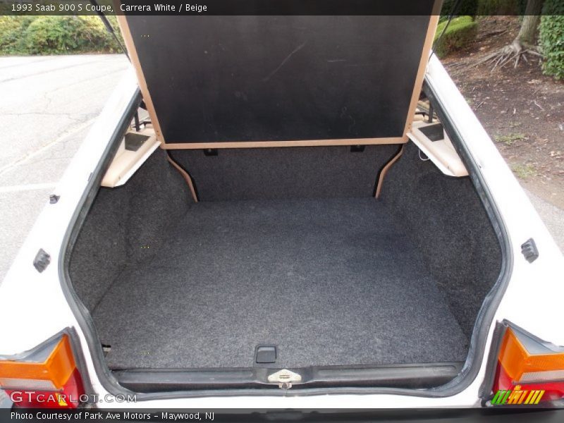 Carrera White / Beige 1993 Saab 900 S Coupe
