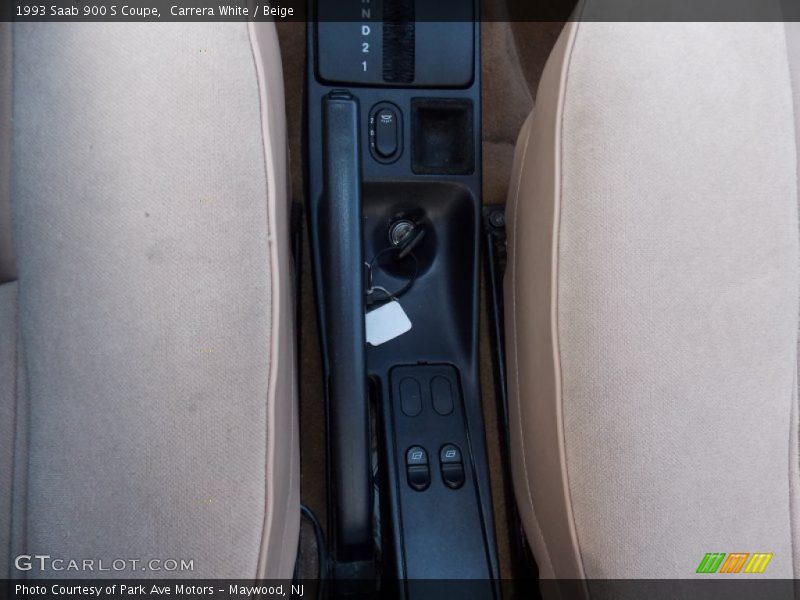 Carrera White / Beige 1993 Saab 900 S Coupe
