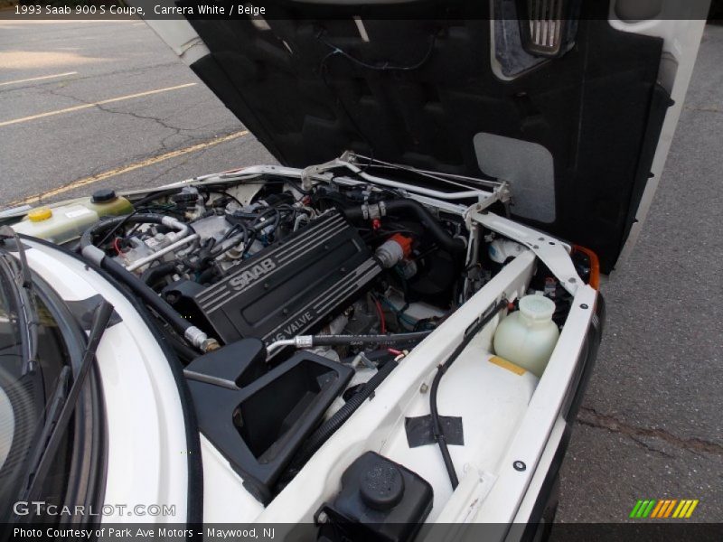 Carrera White / Beige 1993 Saab 900 S Coupe