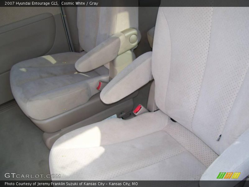Cosmic White / Gray 2007 Hyundai Entourage GLS
