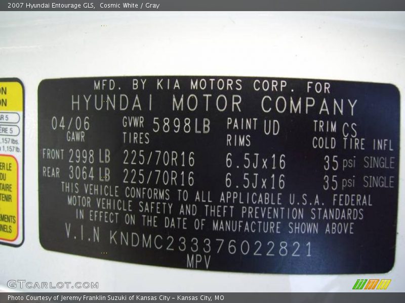 Cosmic White / Gray 2007 Hyundai Entourage GLS