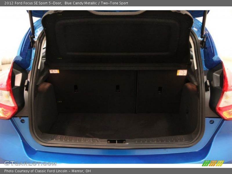 Blue Candy Metallic / Two-Tone Sport 2012 Ford Focus SE Sport 5-Door