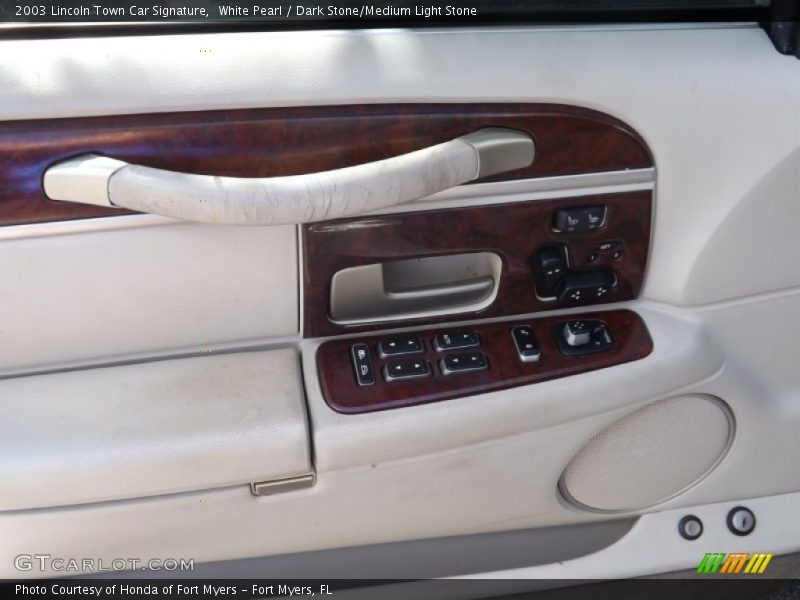 White Pearl / Dark Stone/Medium Light Stone 2003 Lincoln Town Car Signature