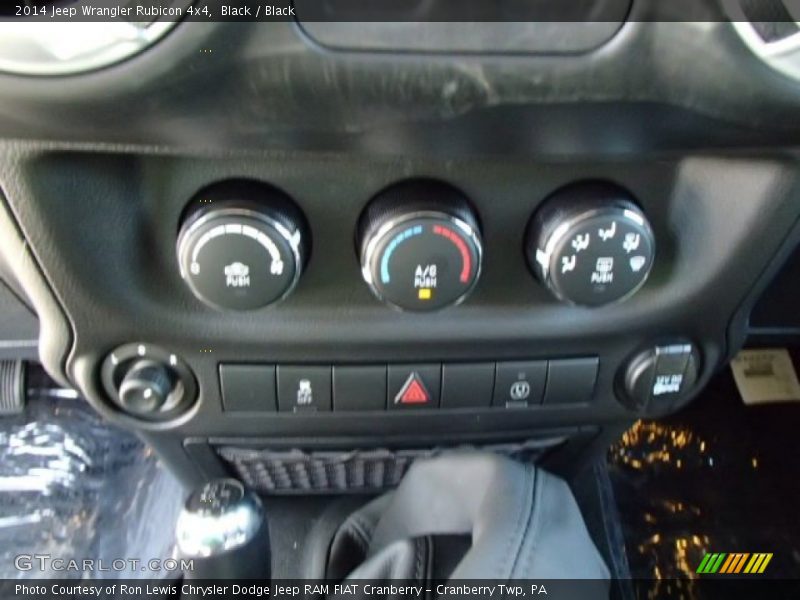 Controls of 2014 Wrangler Rubicon 4x4