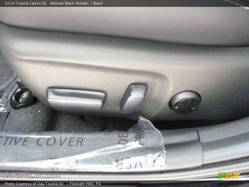 Attitude Black Metallic / Black 2014 Toyota Camry SE
