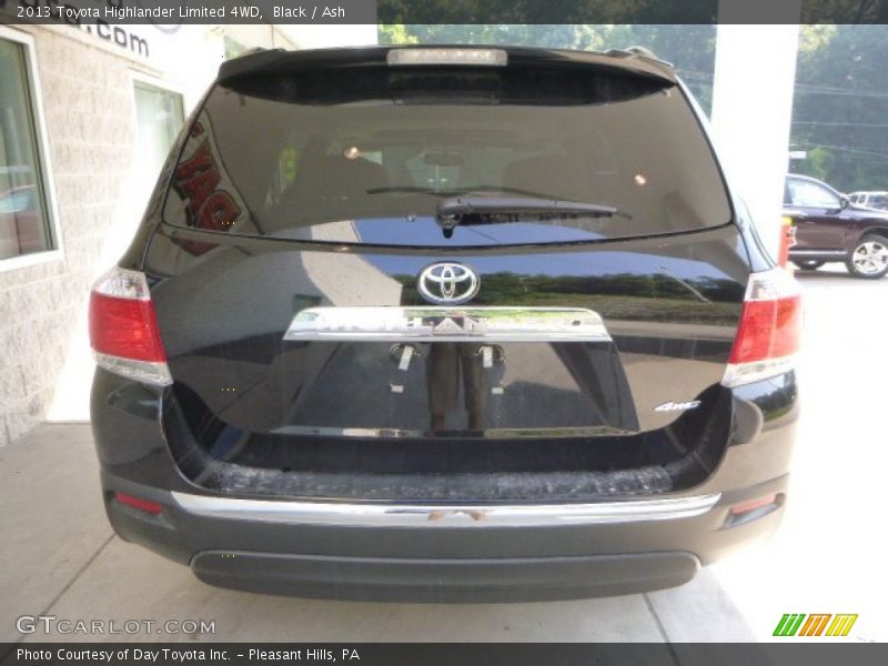 Black / Ash 2013 Toyota Highlander Limited 4WD
