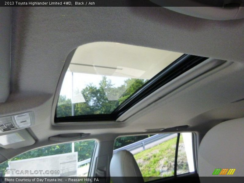 Black / Ash 2013 Toyota Highlander Limited 4WD