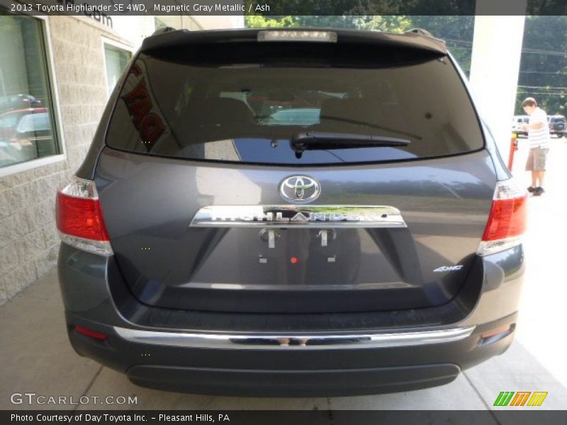 Magnetic Gray Metallic / Ash 2013 Toyota Highlander SE 4WD