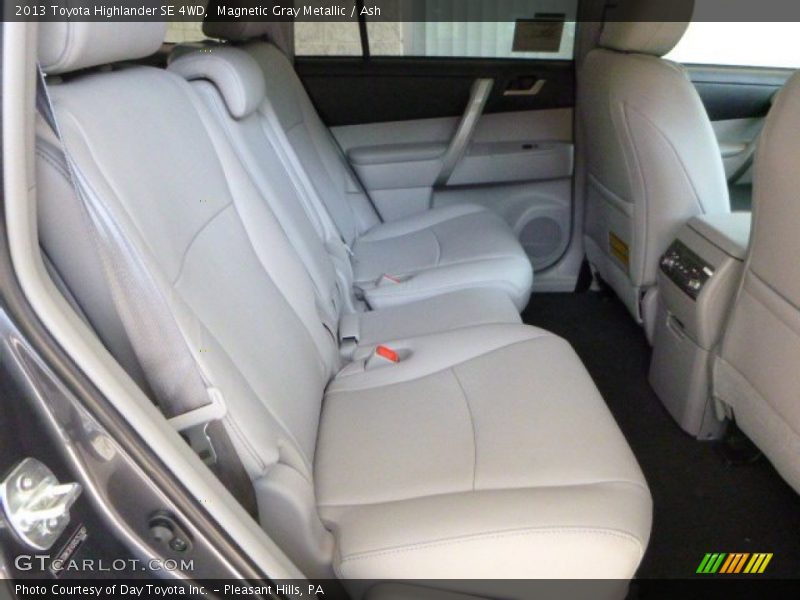 Magnetic Gray Metallic / Ash 2013 Toyota Highlander SE 4WD