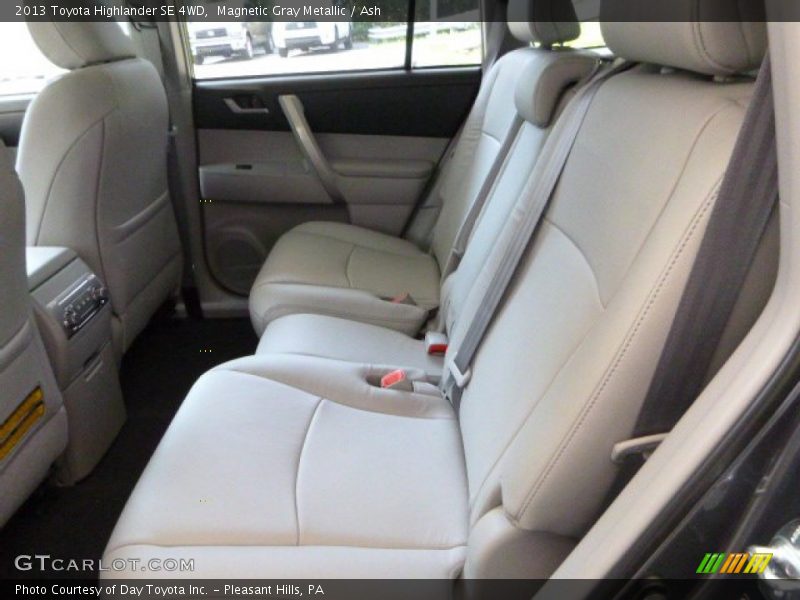 Magnetic Gray Metallic / Ash 2013 Toyota Highlander SE 4WD