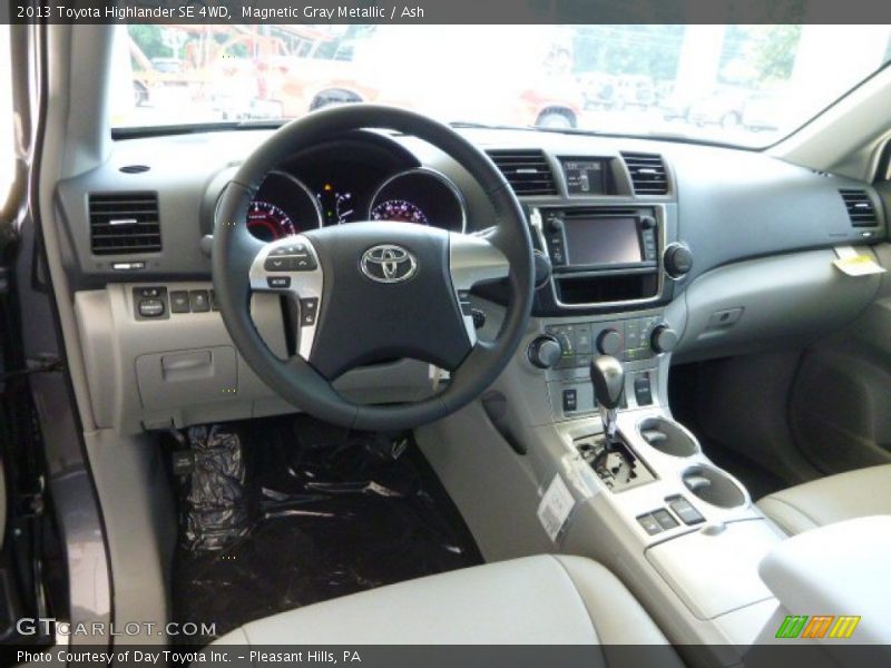 Magnetic Gray Metallic / Ash 2013 Toyota Highlander SE 4WD