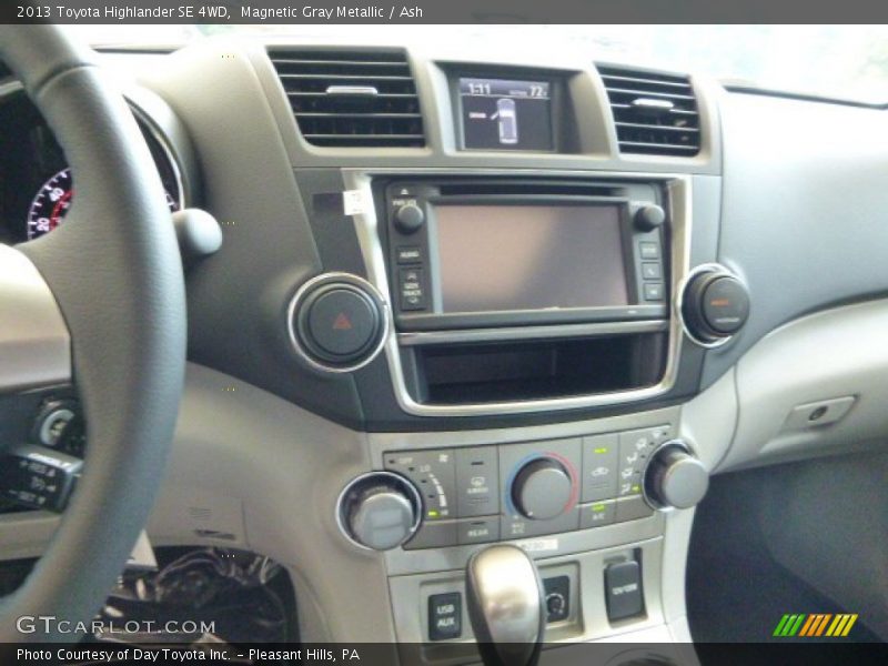 Magnetic Gray Metallic / Ash 2013 Toyota Highlander SE 4WD