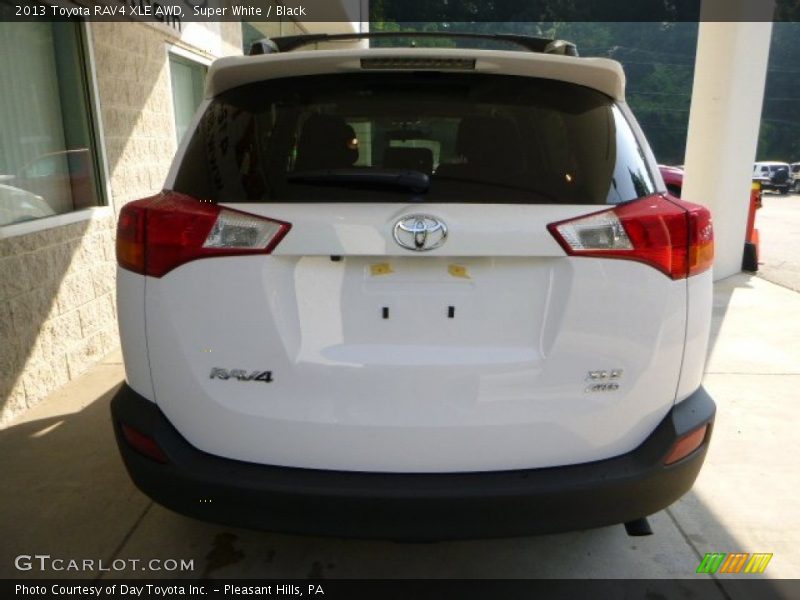 Super White / Black 2013 Toyota RAV4 XLE AWD