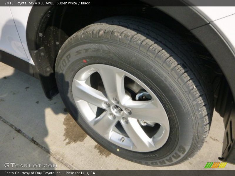 Super White / Black 2013 Toyota RAV4 XLE AWD