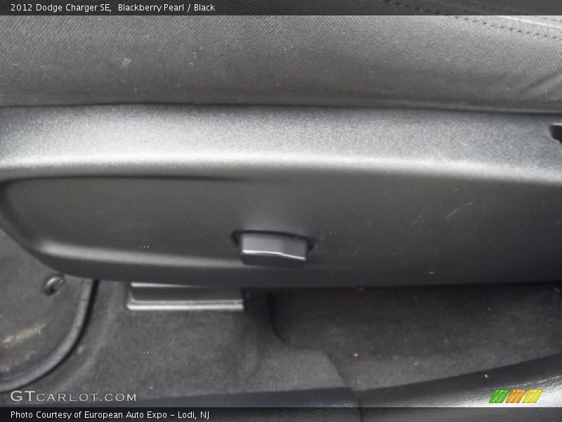 Blackberry Pearl / Black 2012 Dodge Charger SE