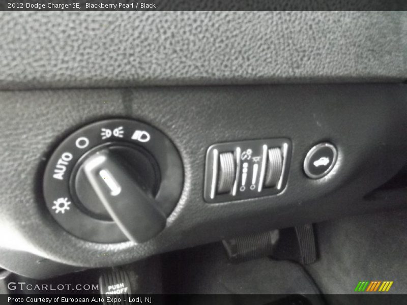 Blackberry Pearl / Black 2012 Dodge Charger SE