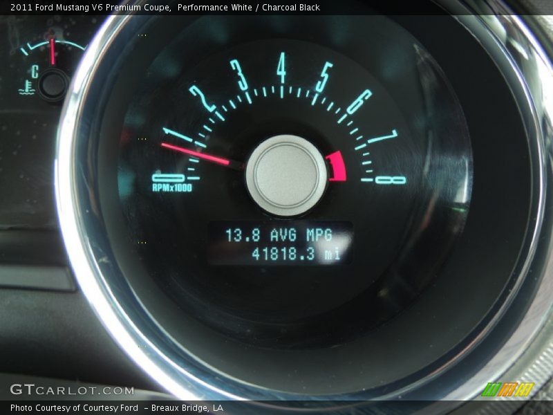 Performance White / Charcoal Black 2011 Ford Mustang V6 Premium Coupe