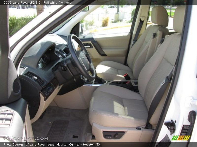 Fuji White / Almond 2012 Land Rover LR2 3.2