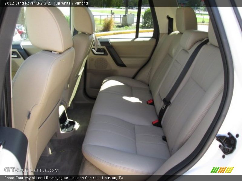 Fuji White / Almond 2012 Land Rover LR2 3.2