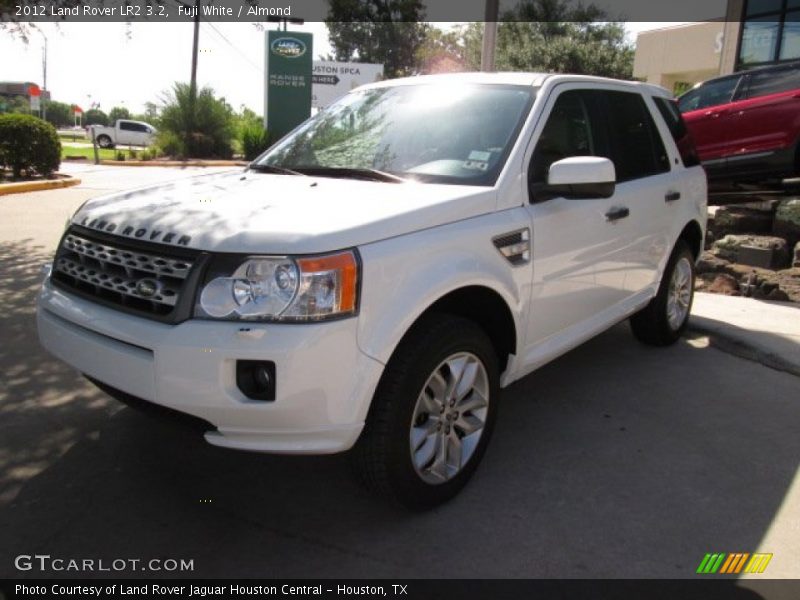 Fuji White / Almond 2012 Land Rover LR2 3.2