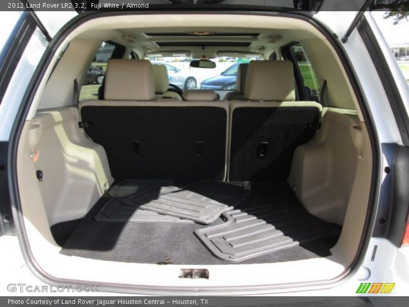 Fuji White / Almond 2012 Land Rover LR2 3.2