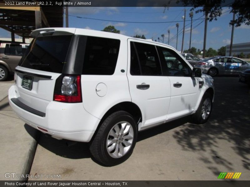 Fuji White / Almond 2012 Land Rover LR2 3.2