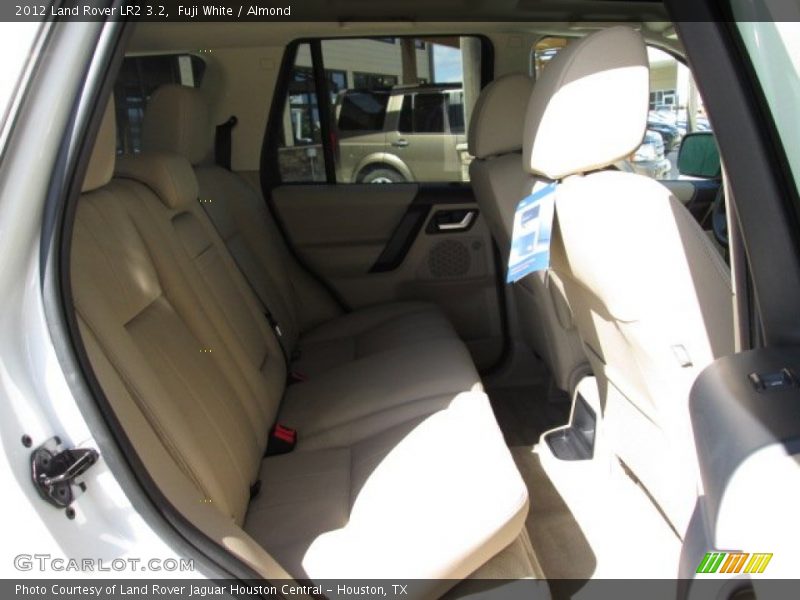 Fuji White / Almond 2012 Land Rover LR2 3.2