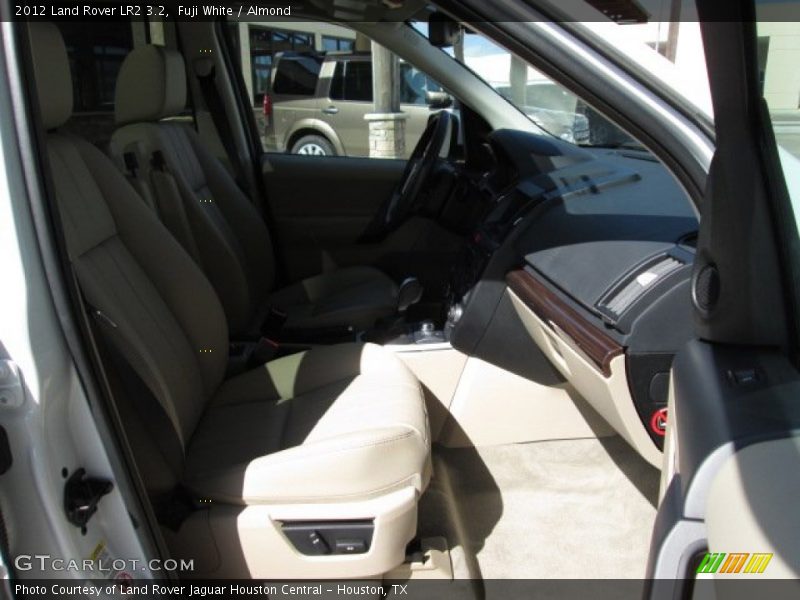 Fuji White / Almond 2012 Land Rover LR2 3.2