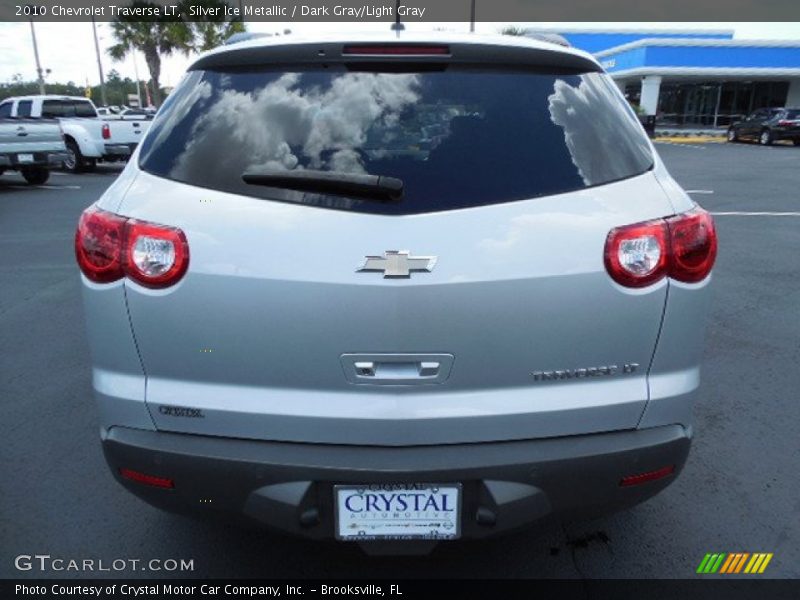 Silver Ice Metallic / Dark Gray/Light Gray 2010 Chevrolet Traverse LT