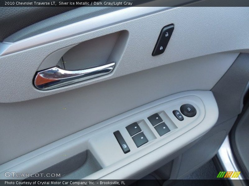 Silver Ice Metallic / Dark Gray/Light Gray 2010 Chevrolet Traverse LT