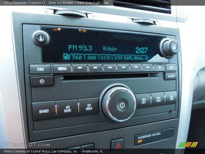 Silver Ice Metallic / Dark Gray/Light Gray 2010 Chevrolet Traverse LT