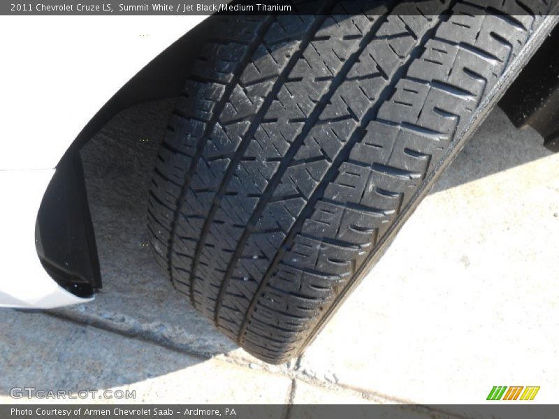 Summit White / Jet Black/Medium Titanium 2011 Chevrolet Cruze LS