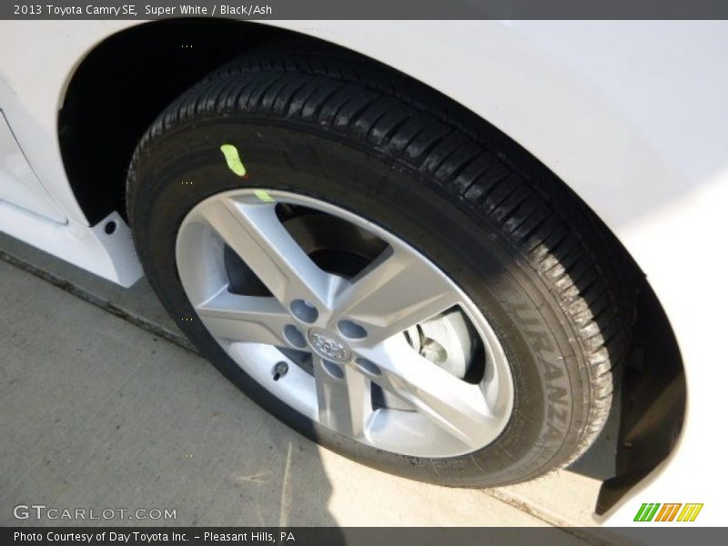 Super White / Black/Ash 2013 Toyota Camry SE