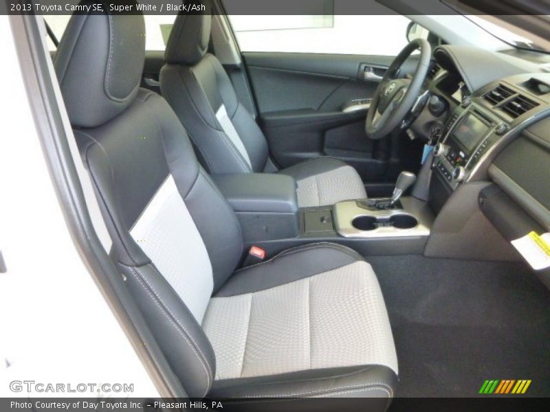 Super White / Black/Ash 2013 Toyota Camry SE