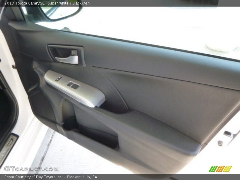 Super White / Black/Ash 2013 Toyota Camry SE