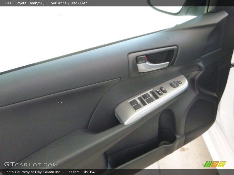 Super White / Black/Ash 2013 Toyota Camry SE