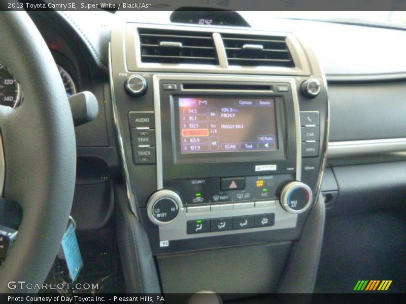 Super White / Black/Ash 2013 Toyota Camry SE