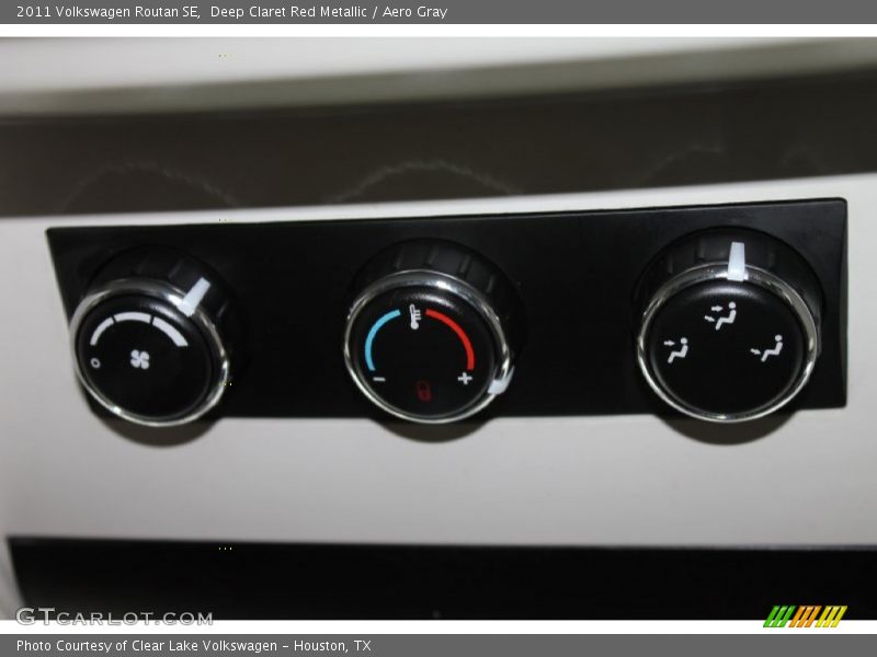 Deep Claret Red Metallic / Aero Gray 2011 Volkswagen Routan SE