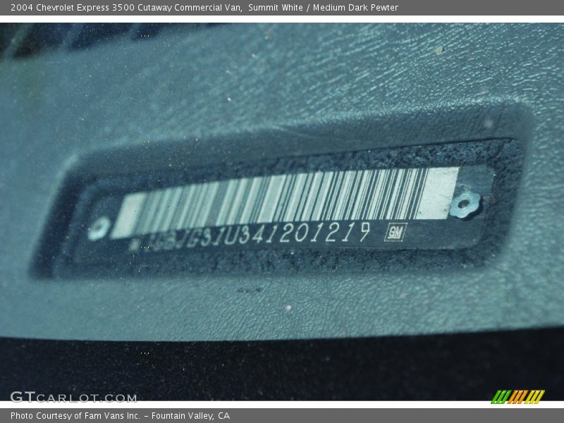 Summit White / Medium Dark Pewter 2004 Chevrolet Express 3500 Cutaway Commercial Van