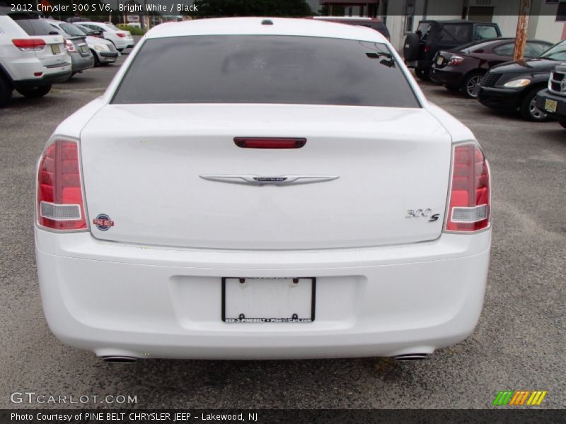 Bright White / Black 2012 Chrysler 300 S V6