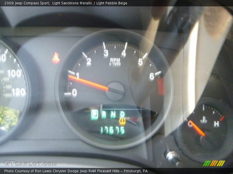 Light Sandstone Metallic / Light Pebble Beige 2009 Jeep Compass Sport