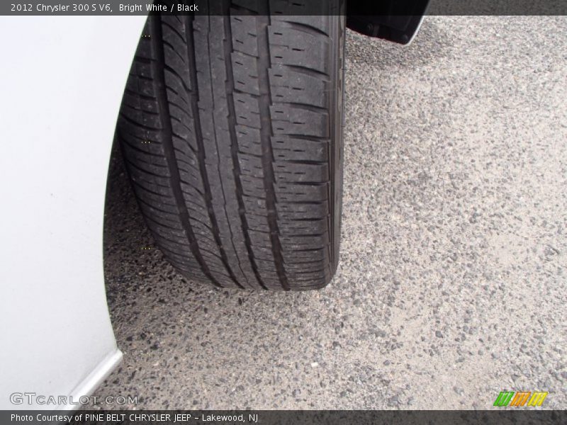 Bright White / Black 2012 Chrysler 300 S V6