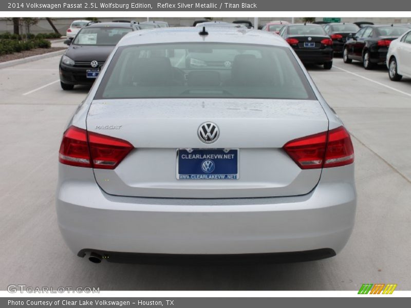 Reflex Silver Metallic / Titan Black 2014 Volkswagen Passat 2.5L Wolfsburg Edition