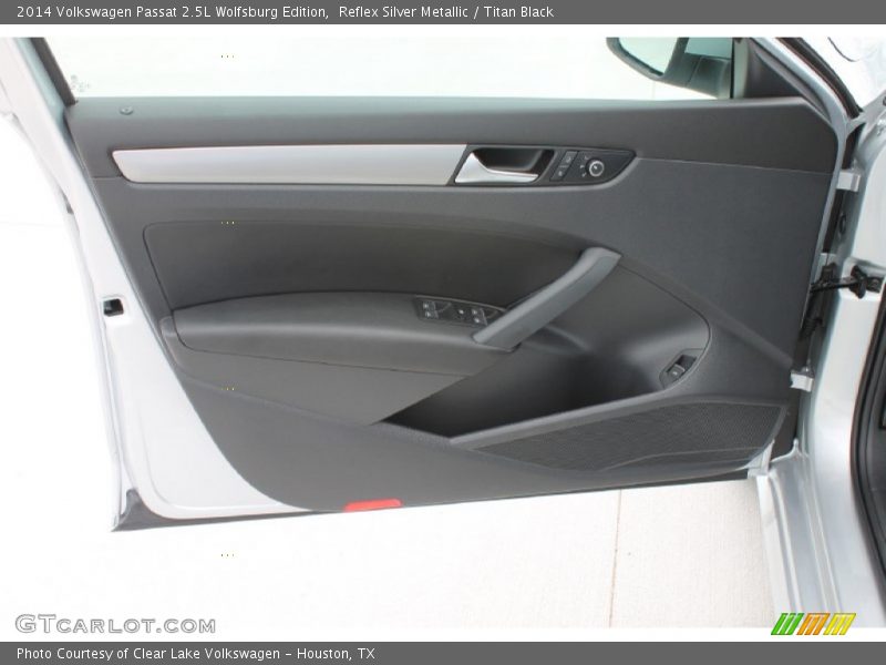 Reflex Silver Metallic / Titan Black 2014 Volkswagen Passat 2.5L Wolfsburg Edition