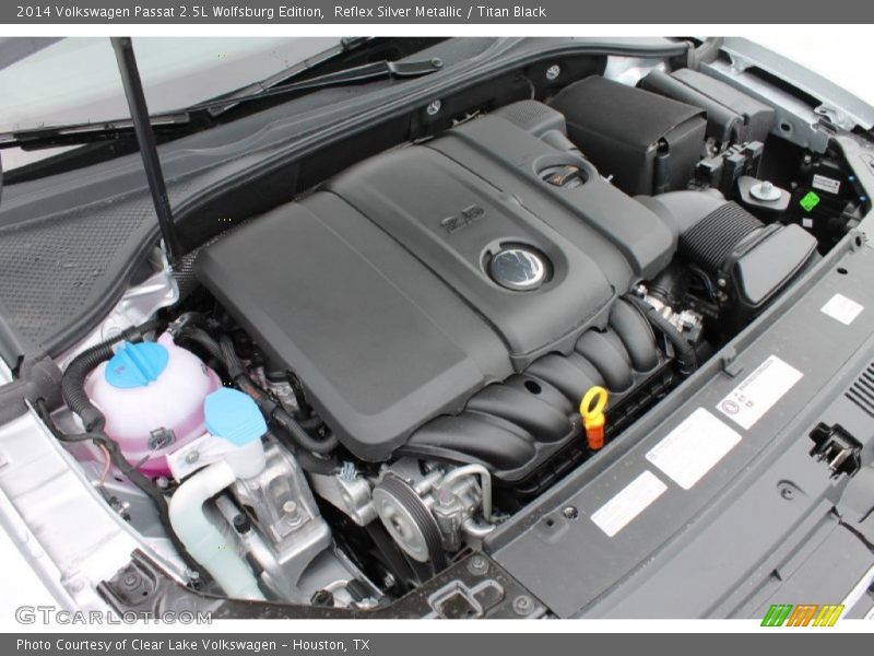 Reflex Silver Metallic / Titan Black 2014 Volkswagen Passat 2.5L Wolfsburg Edition
