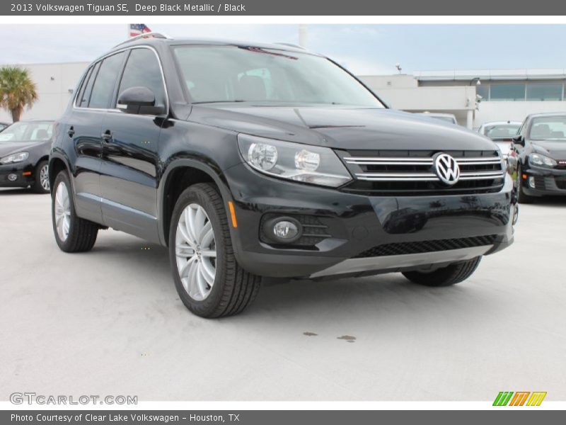 Deep Black Metallic / Black 2013 Volkswagen Tiguan SE
