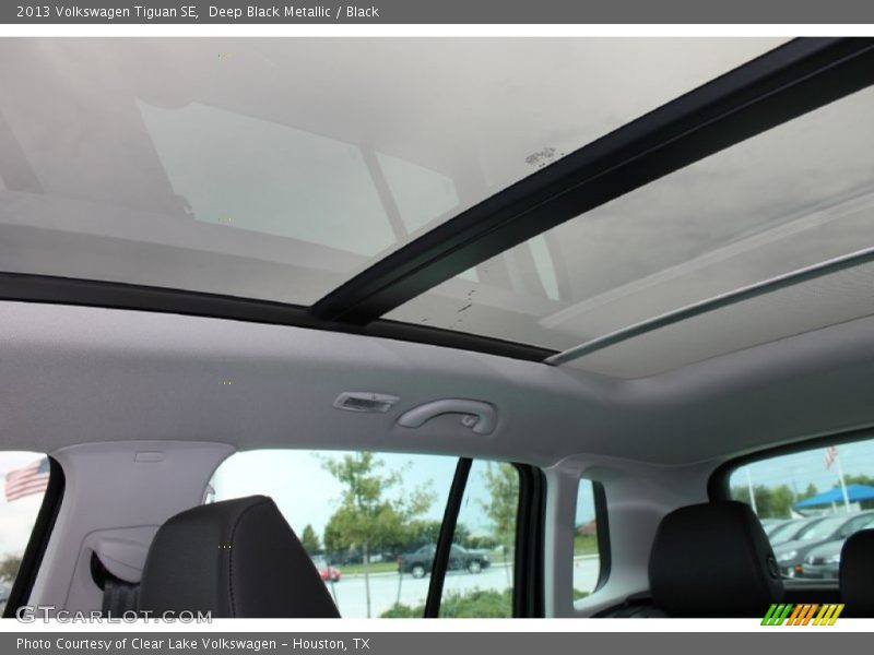 Deep Black Metallic / Black 2013 Volkswagen Tiguan SE