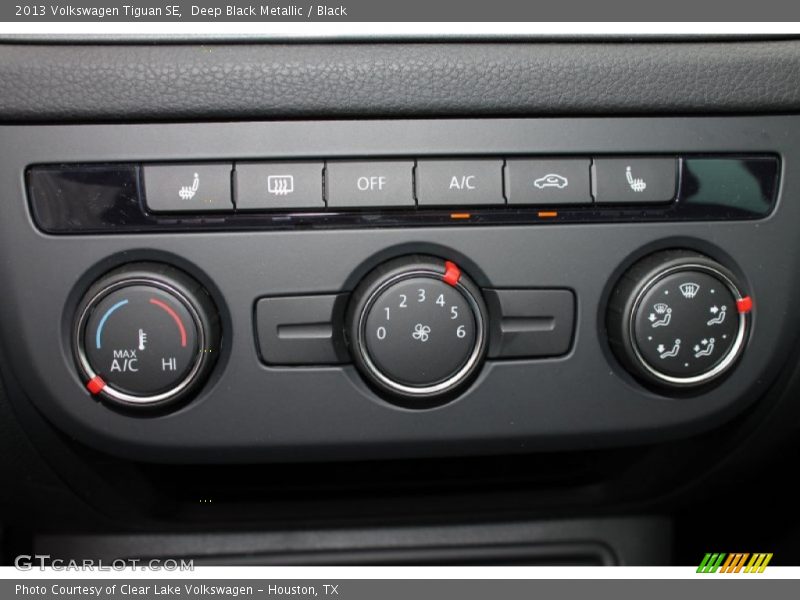 Deep Black Metallic / Black 2013 Volkswagen Tiguan SE