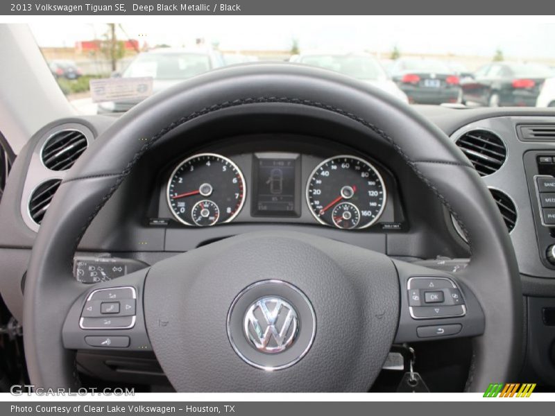 Deep Black Metallic / Black 2013 Volkswagen Tiguan SE